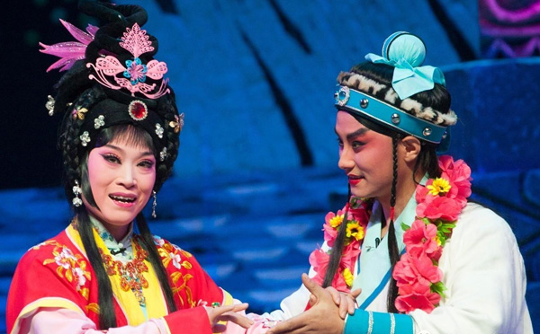 豫剧经典唱段大全850首mp3打包下载 豫剧经典唱段大全白莲花打金枝对花枪等850首mp3打包下载。001-《白莲花》1.mp3002-《白莲花》2.mp3003-《白莲花》安金凤 白凤莲站堂口阵阵好笑.mp3004-《白莲花》安金凤 两