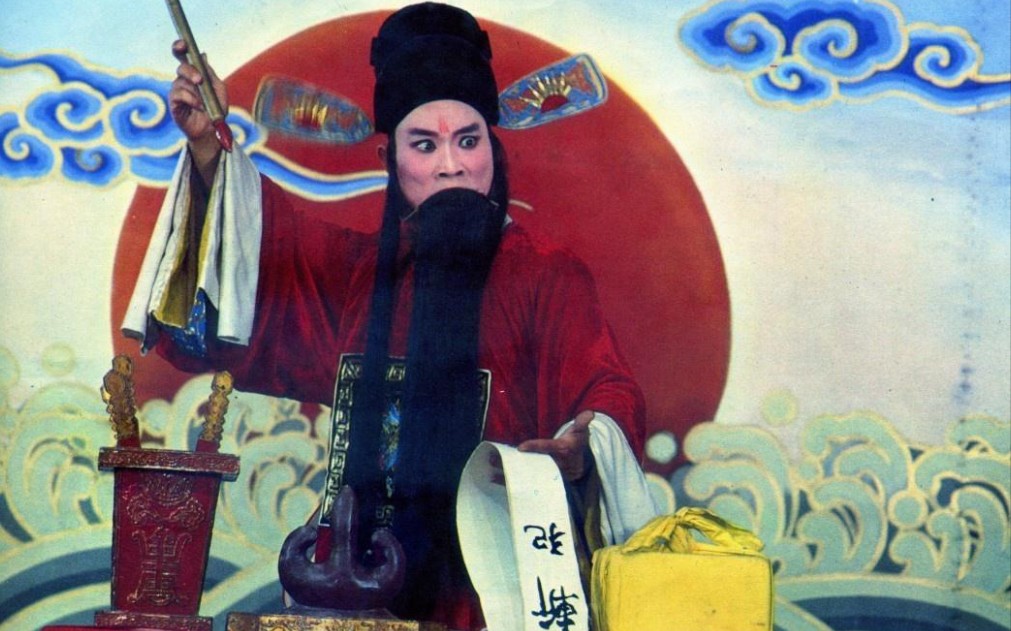 豫剧《汉文皇后》戏曲视频MP4下载 豫剧《汉文皇后》剧情简介：汉文帝即位不久，册立窦姬为皇后，并找回了与窦姬失散12年的弟弟窦广平。正当姊弟沉浸在团圆欢乐之际，不料广平因幼稚无知，中人奸计，犯下死罪。文帝与窦后