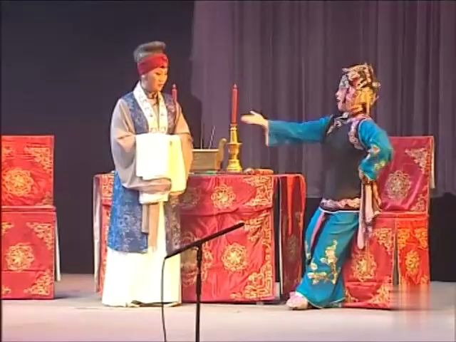 豫剧全场戏《春秋配》田敏 剧情简介《春秋配》讲述了一对才子佳人历经磨难终成眷属的爱情故事。少女姜秋莲生母早逝，父亲出外经商，经常受后母虐待。一日，姜秋莲随乳母深山捡柴，路遇公子李春华，李同情姜的遭