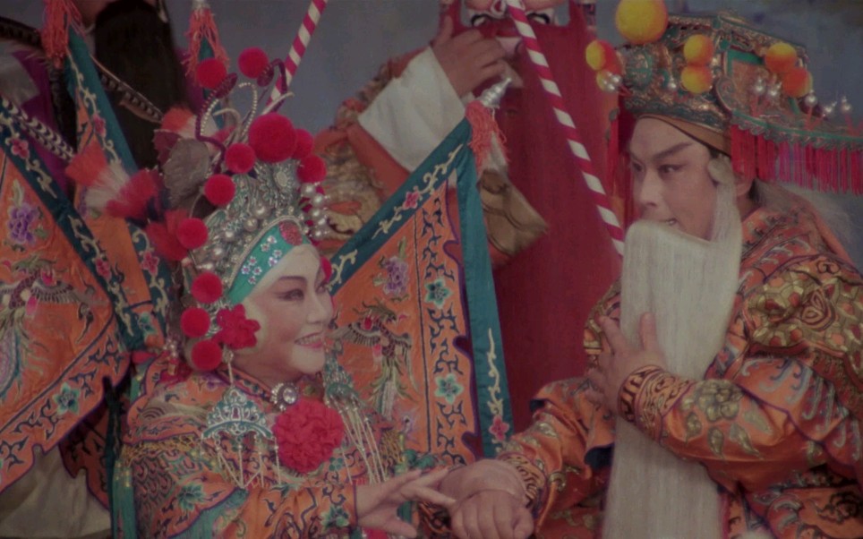 豫剧《花枪缘》马金凤大师 剧情简介《花枪缘》是根据豫剧传统老戏《对花枪》改编的。《花枪缘》是豫剧五大名旦（陈素真、常香玉、崔兰田、马金凤、阎立品）之一马金凤的代表剧目，其中的唱腔可以非常明晰的