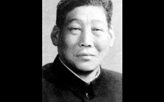 河南豫剧《忠烈千秋》 河南省豫剧一团演出 李斯忠 剧情简介《忠烈千秋》是豫剧“活包公&dquo;、李派创始人李斯忠的得意之作，该剧讲述呼延庆清明扫墓惊吓圣驾，惹起祸端。老寇准、佘老太君共进忠言。宋仁宗被蒙蔽、忠臣要